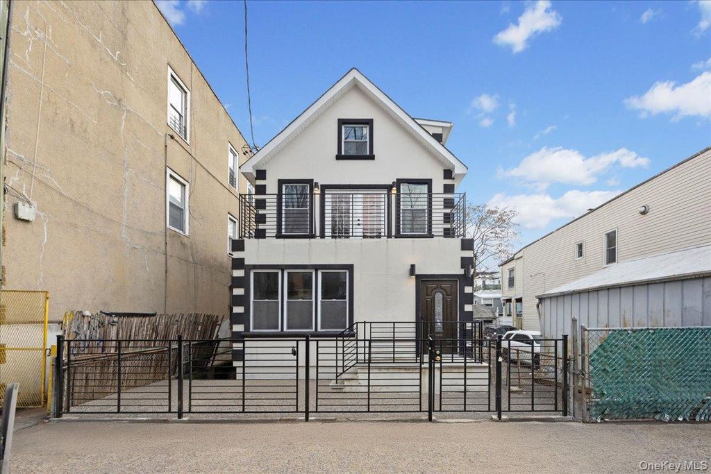 Photo of 588 Van Nest Avenue, Bronx, NY 10460 (MLS # 952294)