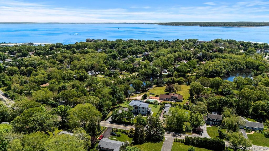 Photo of 1001 Peconic Bay Blvd Blvd, Jamesport, NY 11947 (MLS # 963444)