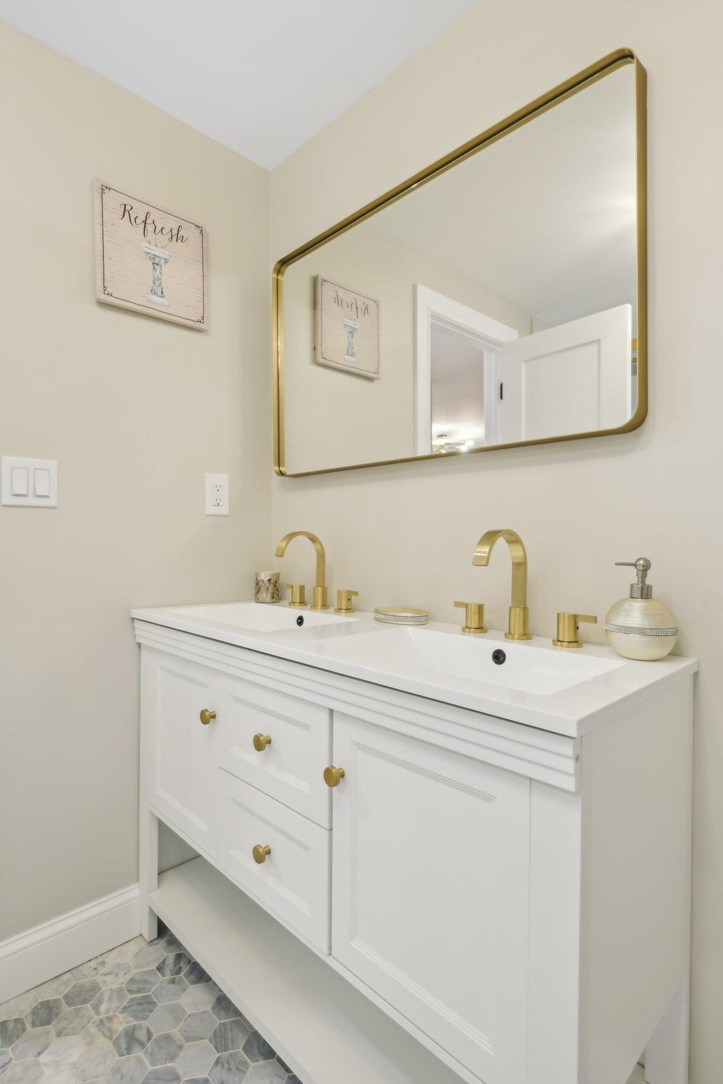 6 Barbara Drive, Farmingdale, New York image 34