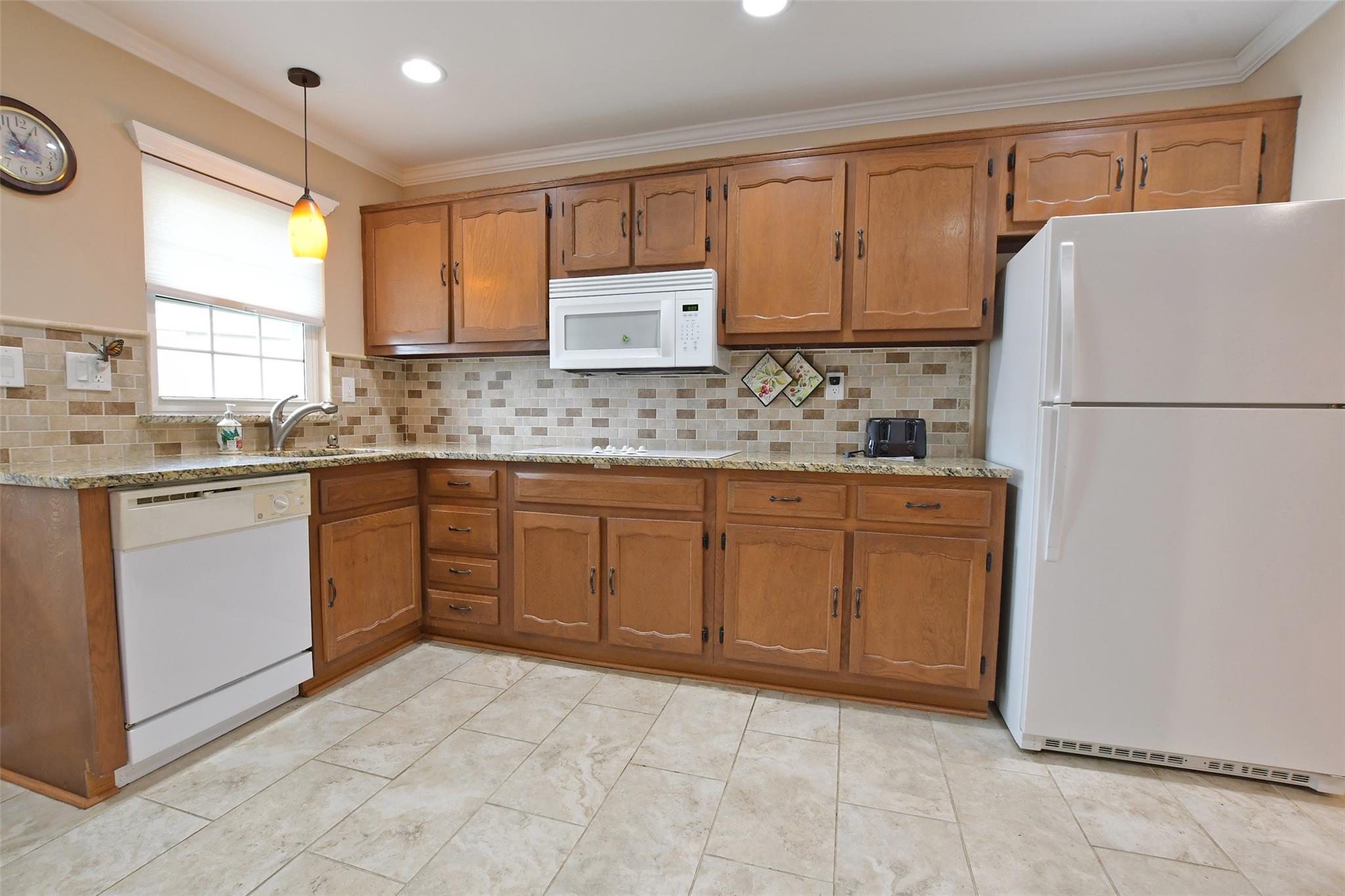 69 Enfield Court #B, Ridge, New York image 6