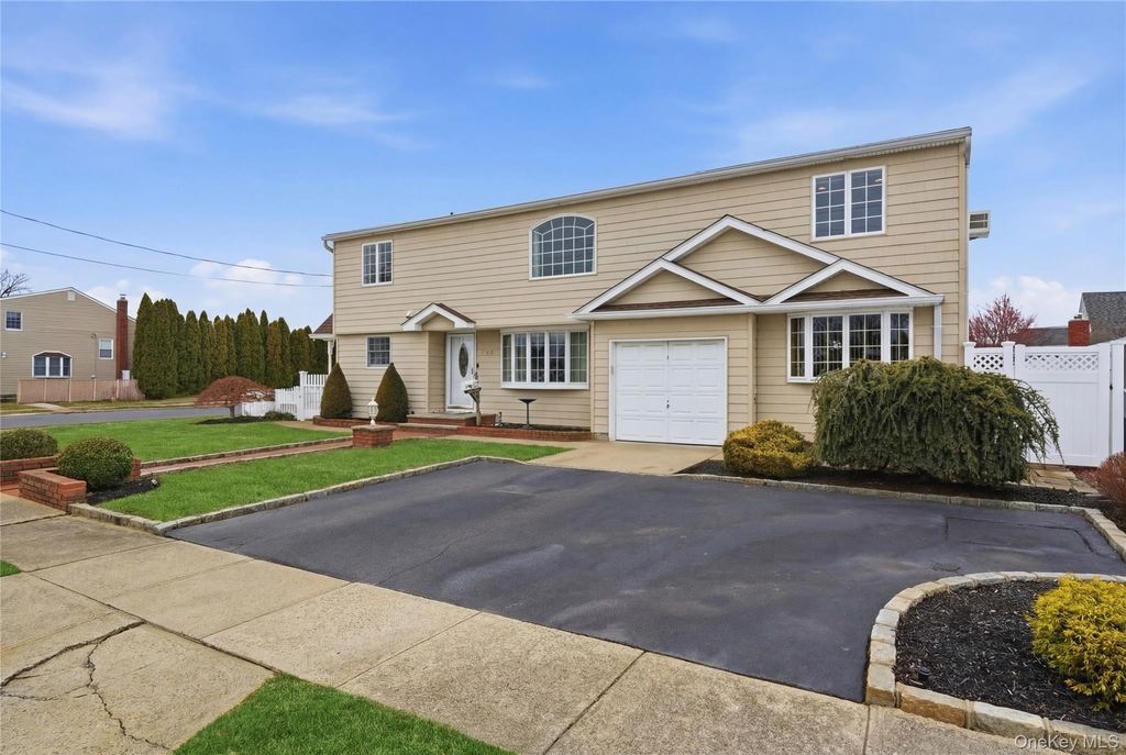 Photo of 450 Ocean Avenue, Massapequa Park, NY 11762 (MLS # 963854)