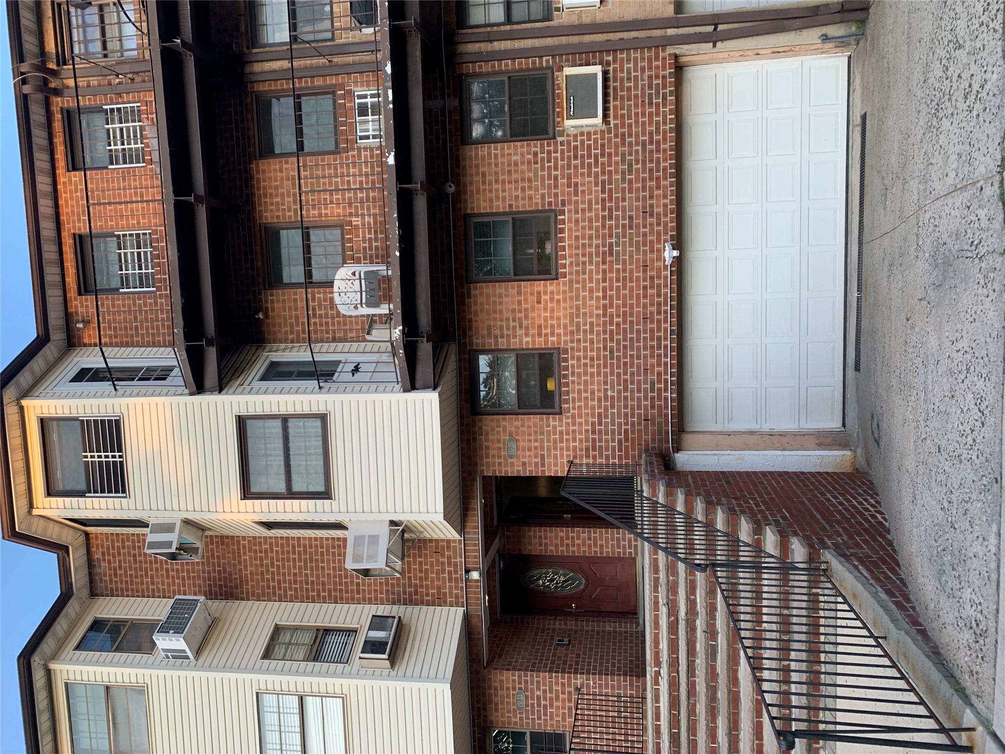 78 St  St, Howard Beach, Queens, NY - 2 Bedrooms  
2 Bathrooms  
5 Rooms - 
