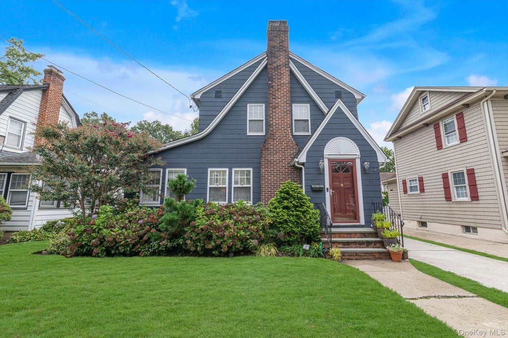 Photo of 91 Geranium Avenue, Floral Park, NY 11001 (MLS # 1056059)