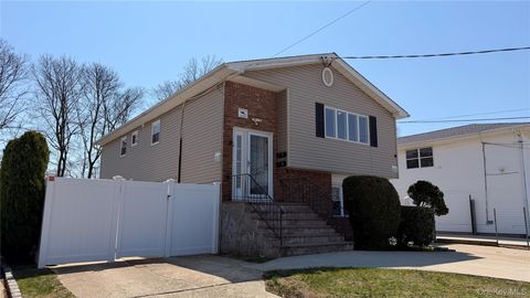 540 Oak Street Copiague NY 11726