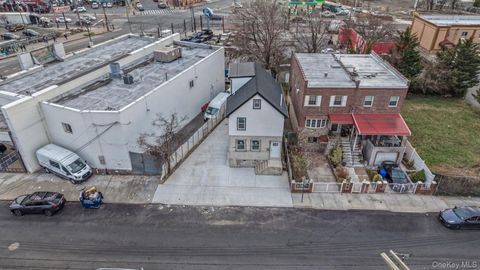 1148 E 211th Street Bronx NY 10469