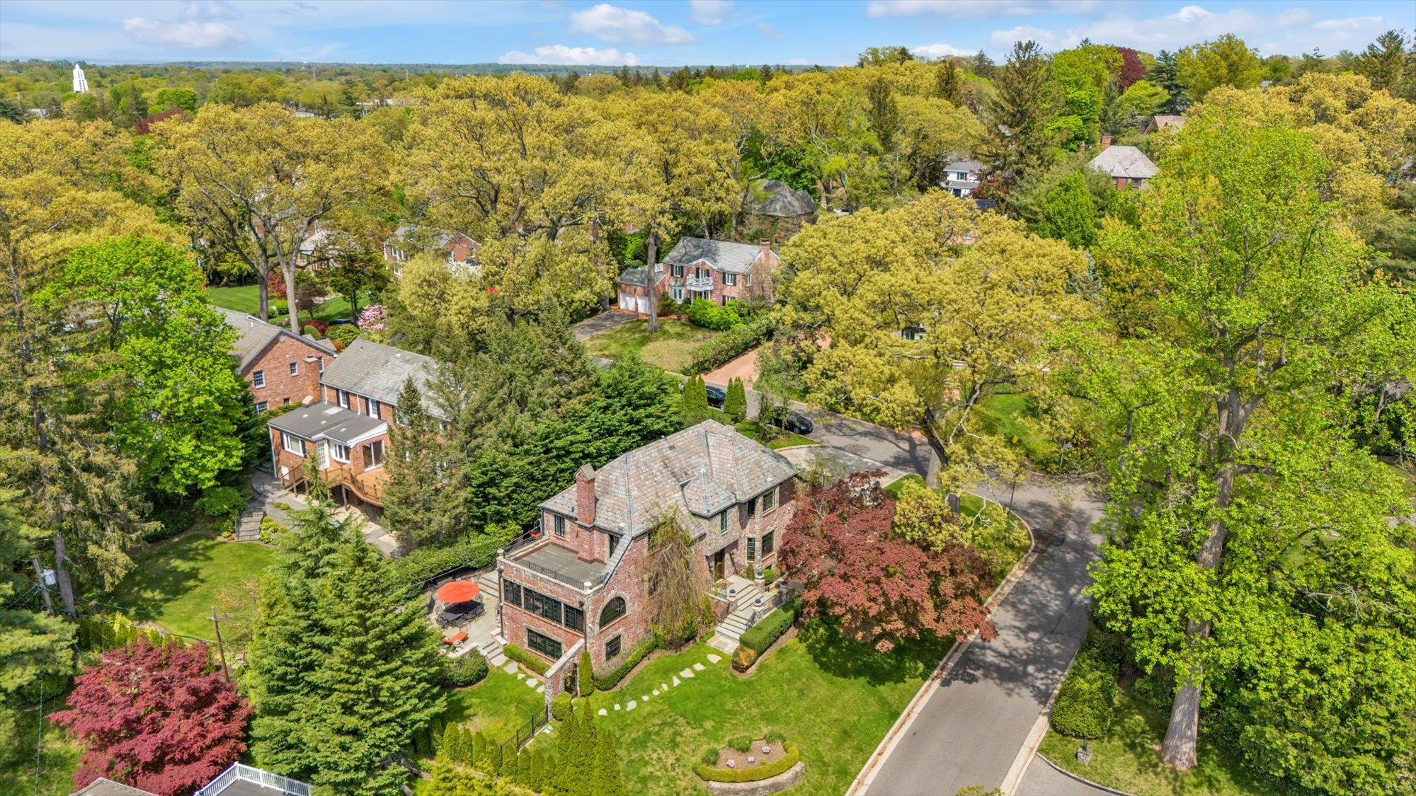 183 Mill Spring Road, Manhasset, New York image 1