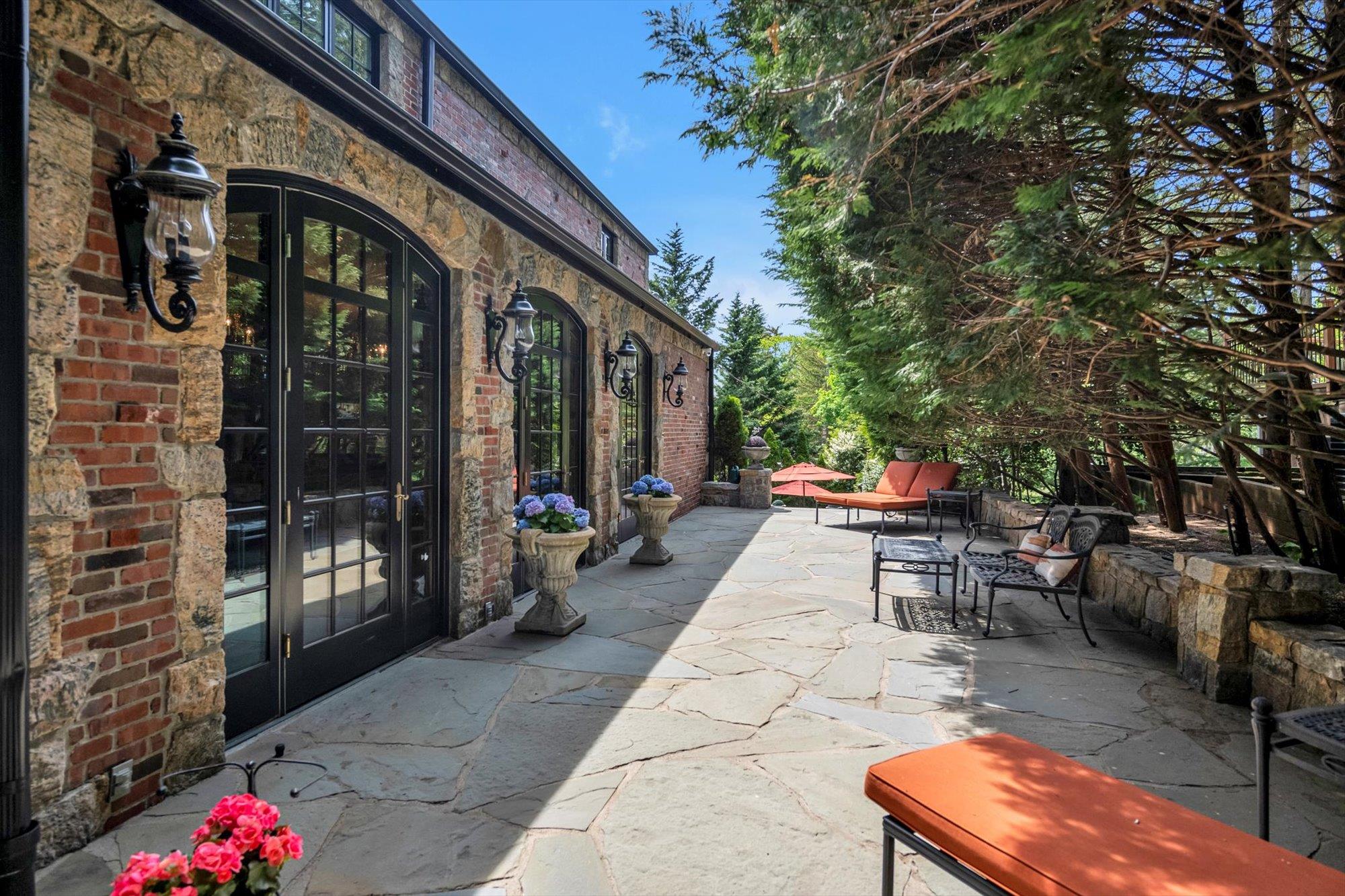 183 Mill Spring Road, Manhasset, New York image 25