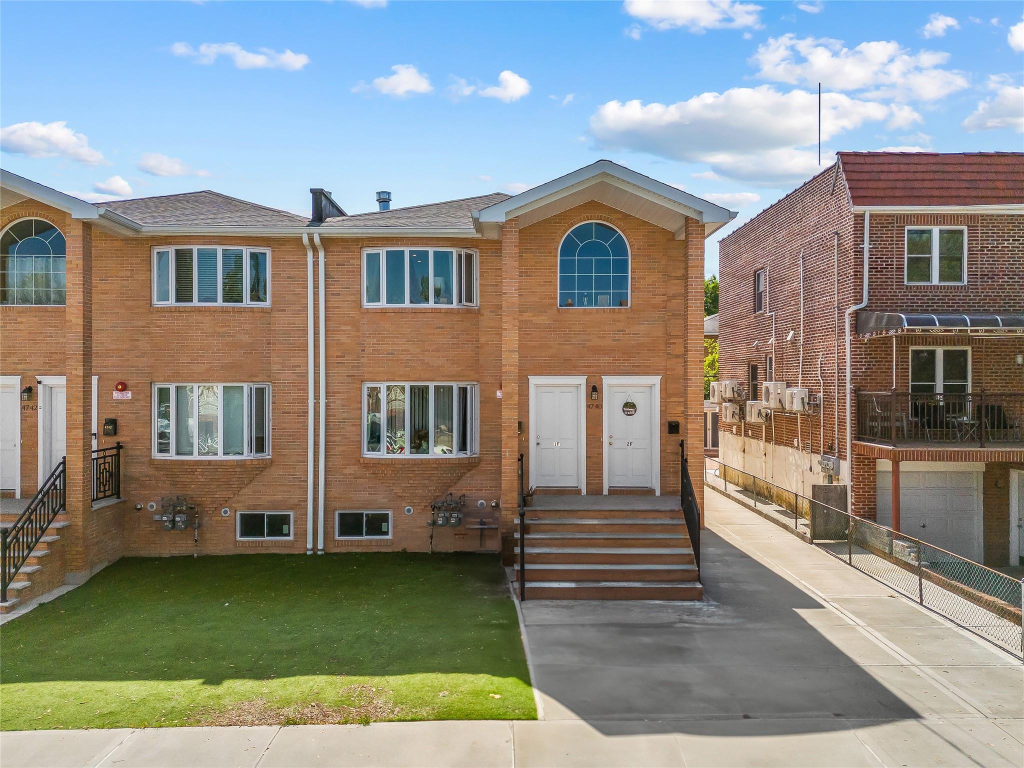 St St, Flushing, Queens, NY - 6 Bedrooms  
5 Bathrooms - 