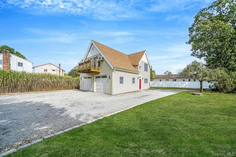 Photo of 26 Bokel Road, Ronkonkoma, NY 11779 (MLS # 981031)
