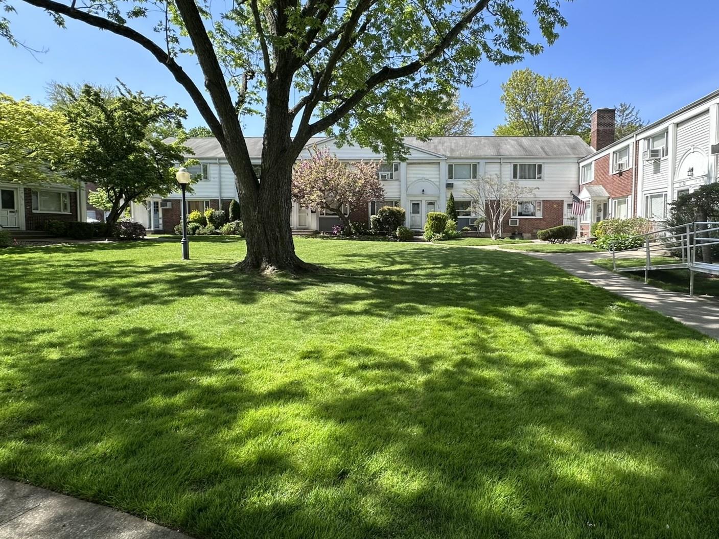 Bell Boulevard 206, Bayside, Queens, NY - 1 Bedrooms  
1 Bathrooms  
4 Rooms - 