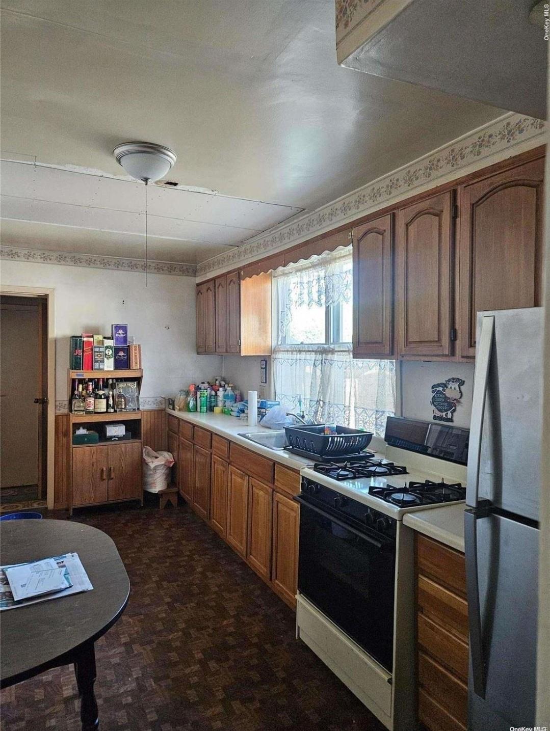27 Cedar Road, Inwood, New York image 4