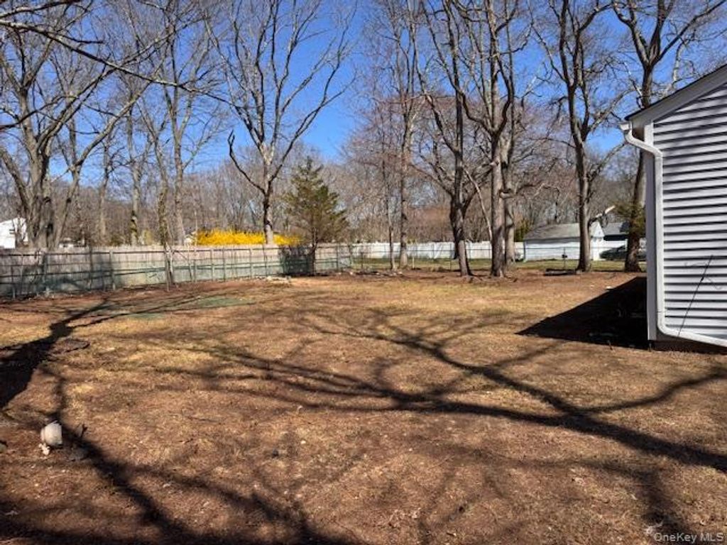 Photo of 529 Elder Lane, Ronkonkoma, NY 11779 (MLS # 988839)