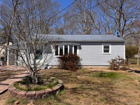 Photo of 529 Elder Lane, Ronkonkoma, NY 11779 (MLS # 988839)