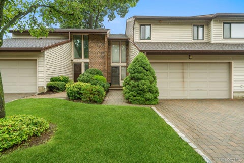 Condo For Sale - 11 Maple Run Drive<br/> Jericho, NY 11753