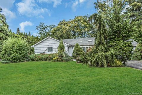 Photo of 15 Cedar Drive, Roslyn, NY 11576 (MLS # 924287)