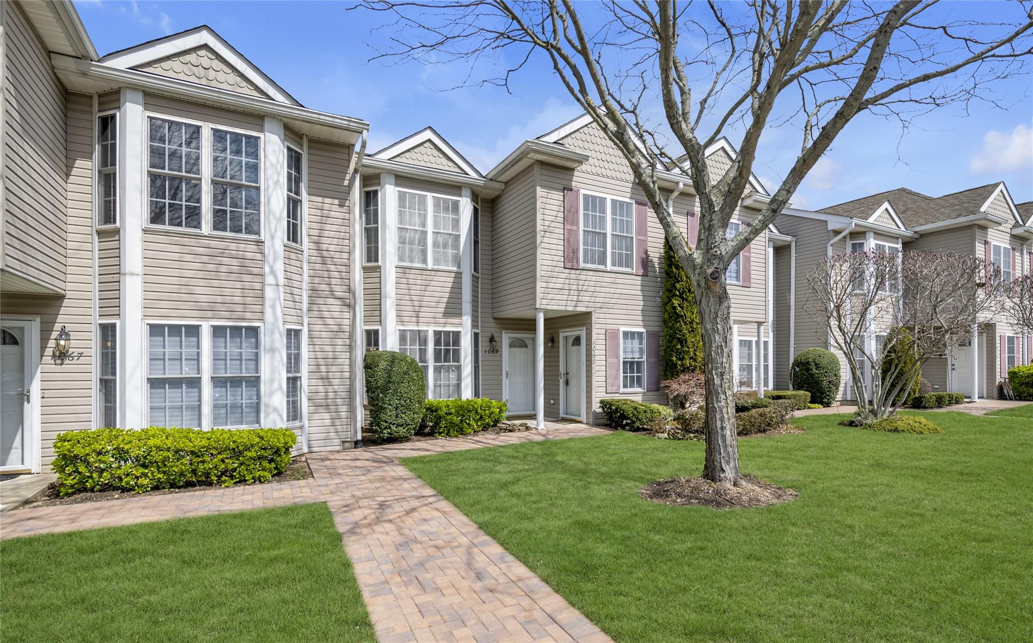 1069 Savoy Drive, Melville, New York image 1