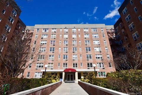 Photo of 2 Sadore Lane #1R, Yonkers, NY 10710 (MLS # 920281)