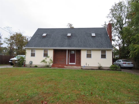 Homes For Sale - 9 Palfrey Street<br/> Bay Shore, NY 11706