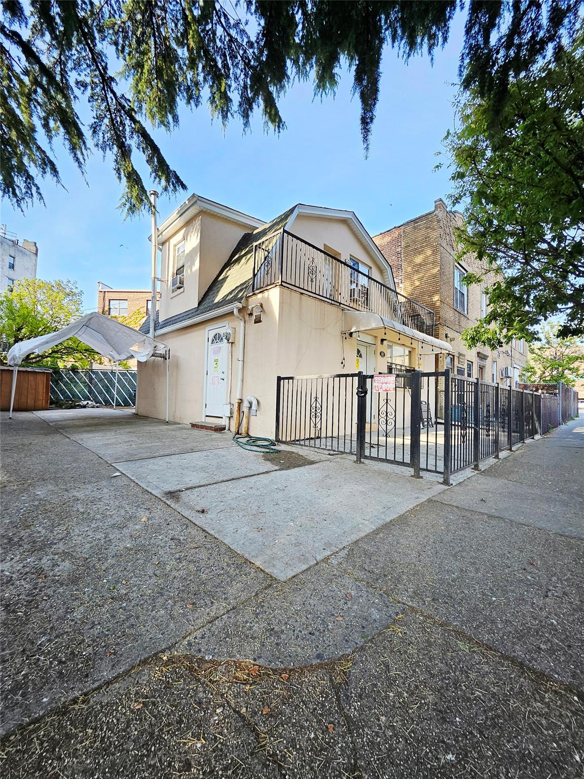 187 Avenue O