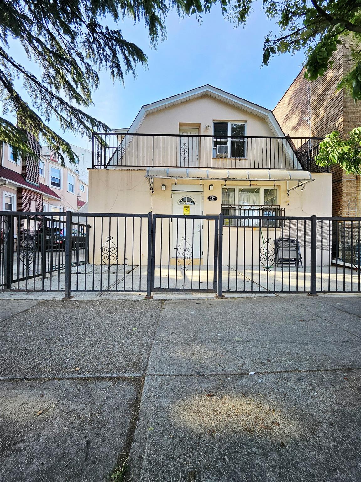187 Avenue O