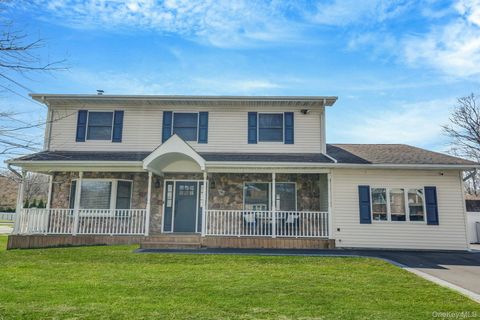 528 Mollie Boulevard Holbrook NY 11741