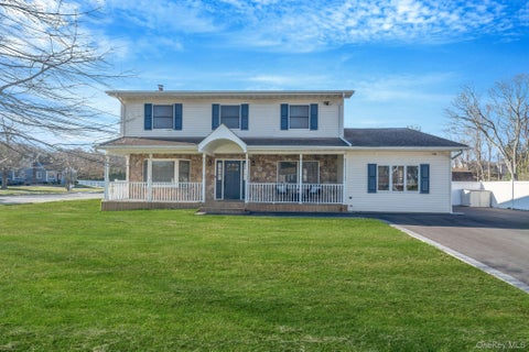 Homes For Sale - 528 Mollie Boulevard<br/> Holbrook, NY 11741
