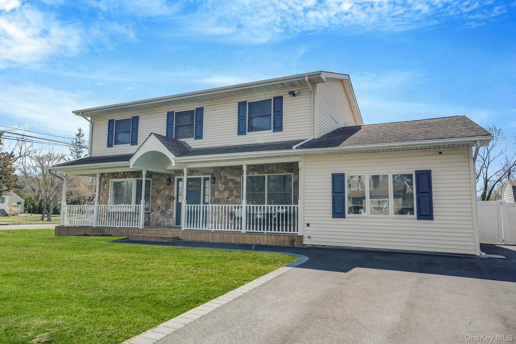 Photo of 528 Mollie Boulevard, Holbrook, NY 11741 (MLS # 982060)