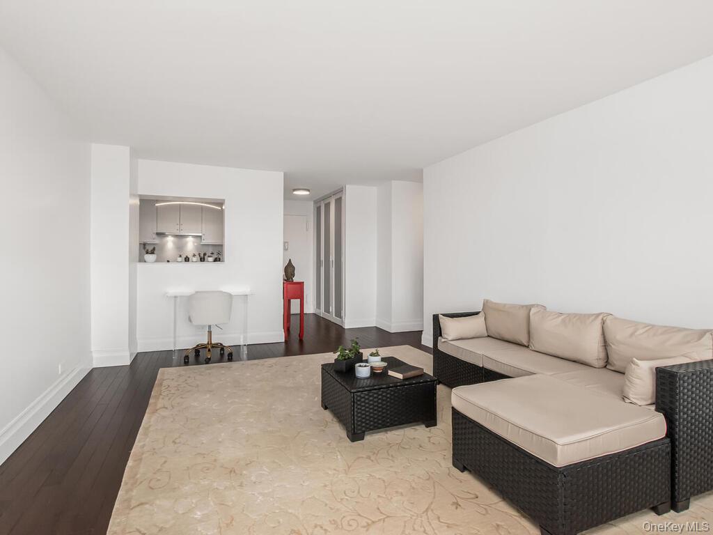 3671 Hudson Manor Terrace 17A