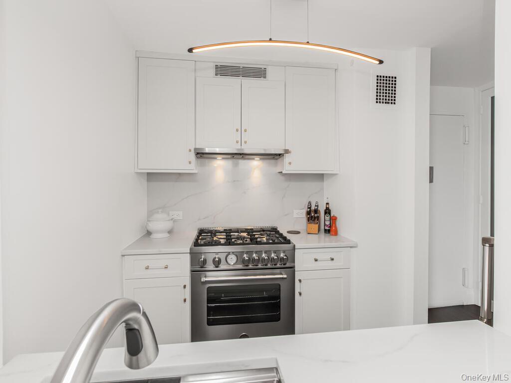 3671 Hudson Manor Terrace 17A