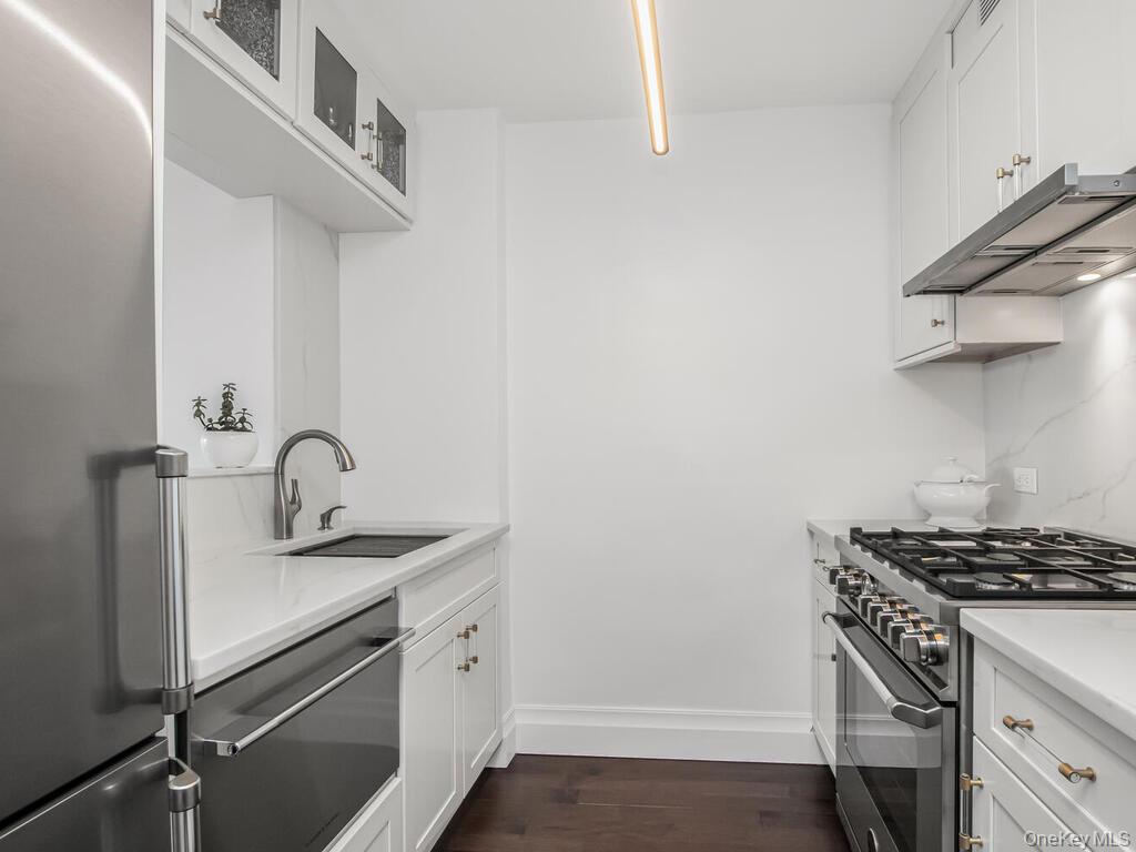 3671 Hudson Manor Terrace 17A