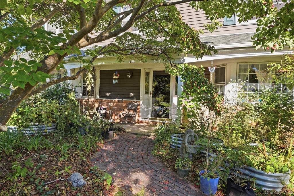 Photo of 30 Manor Road N, Greenlawn, NY 11740 (MLS # 1064279)