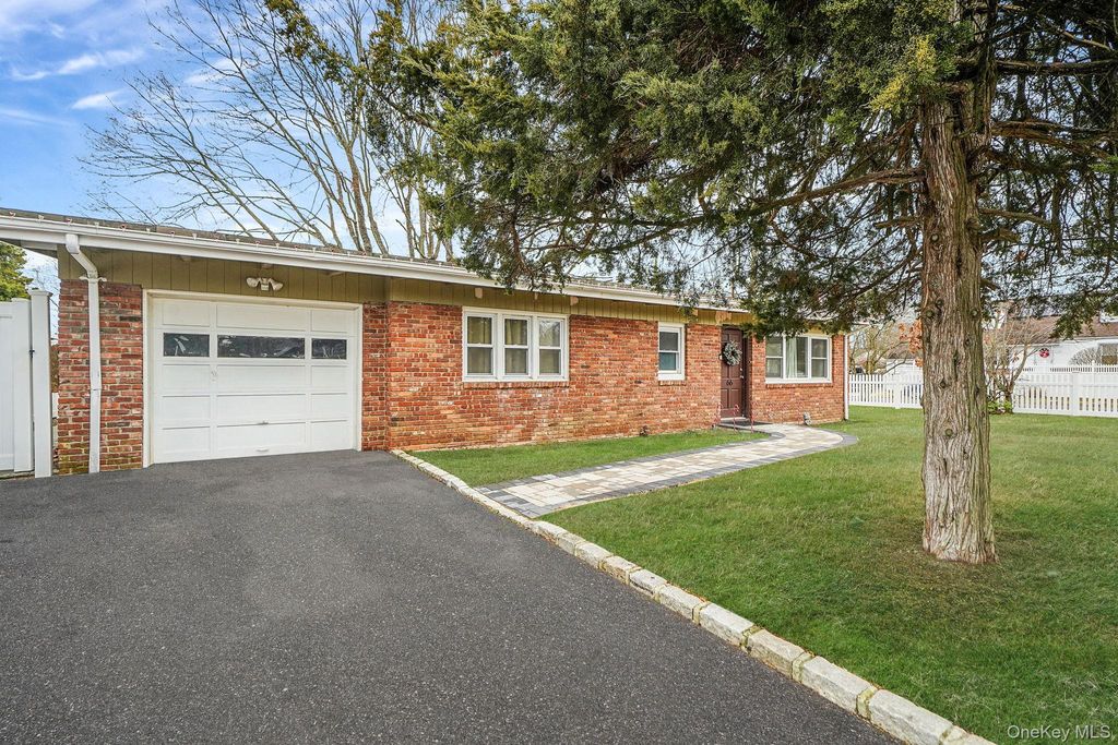 Photo of 66 W 10th Street, Huntington Station, NY 11746 (MLS # 950886)