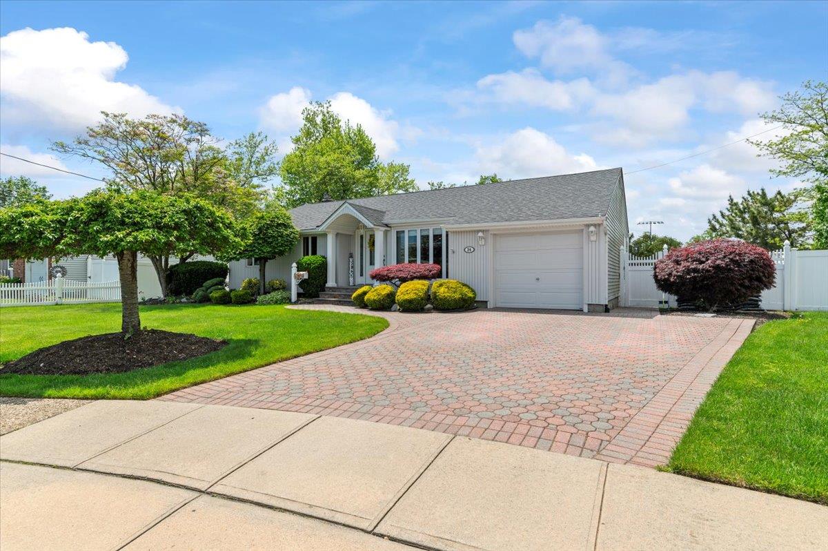 24 S Windhorst Avenue, Bethpage, New York image 2