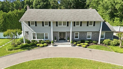 Homes For Sale - 9 Vannina Place<br/> Huntington, NY 11743