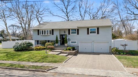 Homes For Sale - 95 Colonial Street<br/> Suffolk County, East Northport, NY 11731