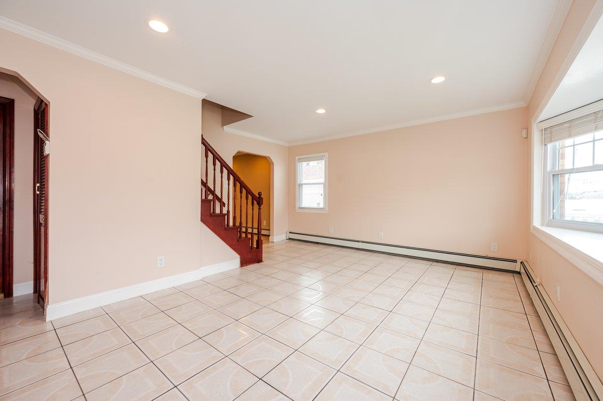327 Peninsula Boulevard, Cedarhurst, New York image 4