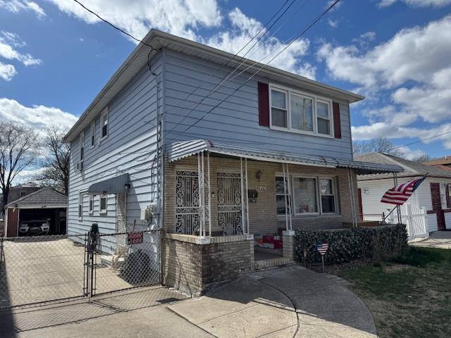Huxley Street, Rosedale, Queens, NY - 6 Bedrooms  
2 Bathrooms - 