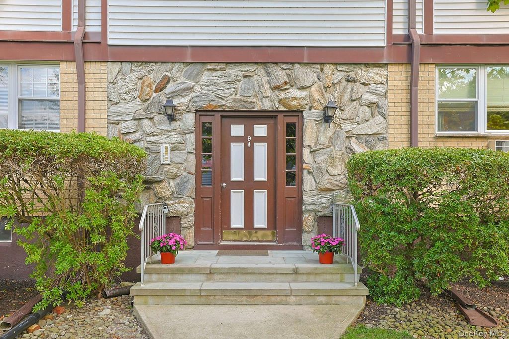 Photo of 9 Somerset Drive #11F, Suffern, NY 10901 (MLS # 939572)
