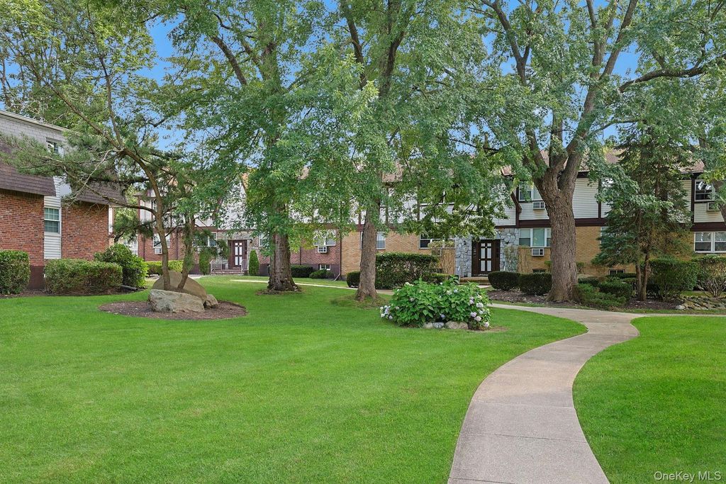 Photo of 9 Somerset Drive #11F, Suffern, NY 10901 (MLS # 939572)