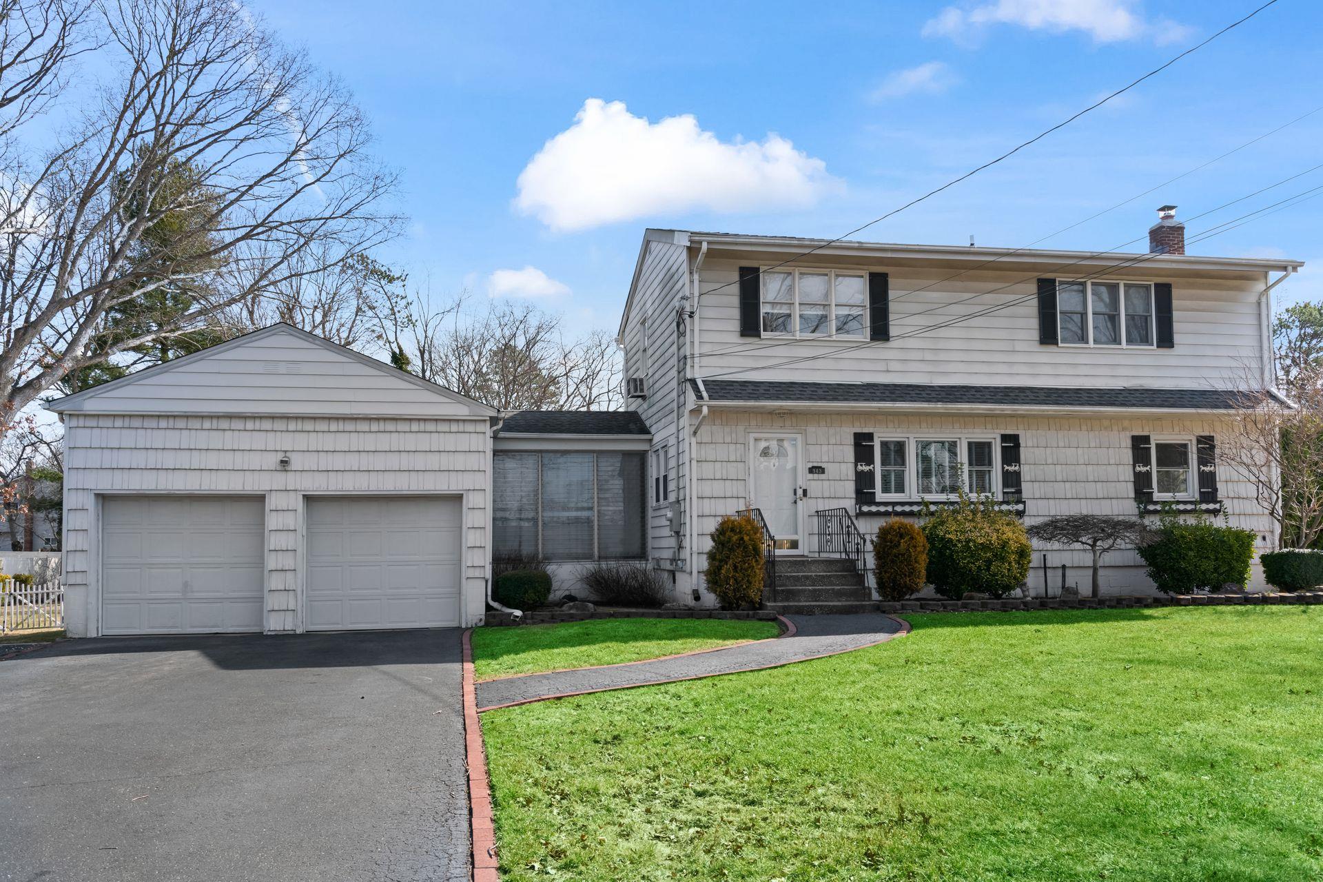 143 San Juan Drive, Hauppauge, Florida image 2