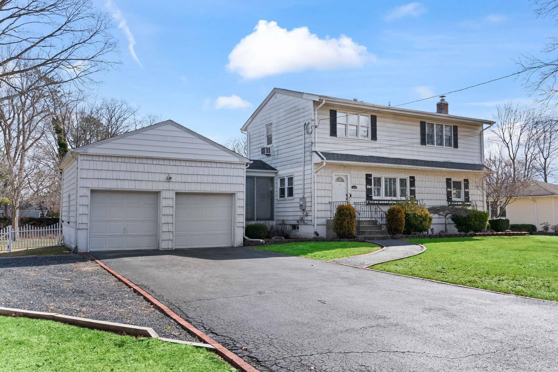 143 San Juan Drive, Hauppauge, Florida image 1