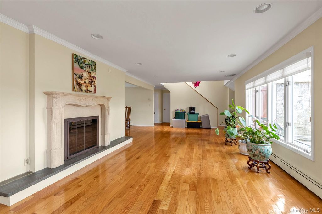 Photo of 76 Parkview Drive, Searingtown, NY 11507 (MLS # 987741)