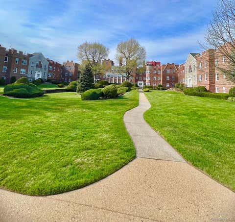 Homes For Sale - 104 S Village Avenue #1H<br/> Rockville Centre, NY 11570