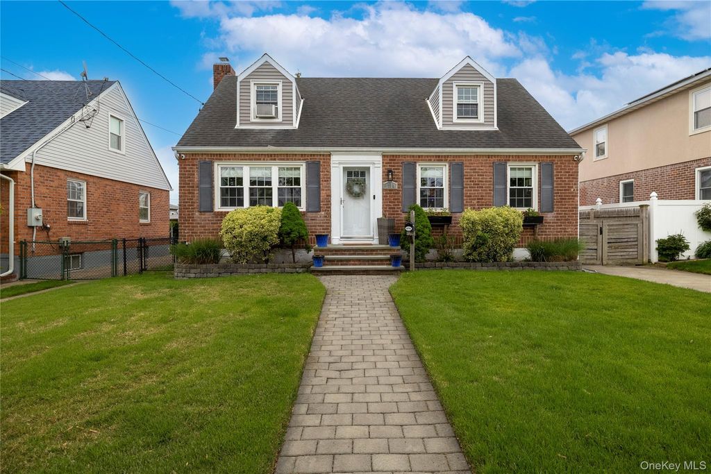 Photo of 1714 Broadway, New Hyde Park, NY 11040 (MLS # 998472)