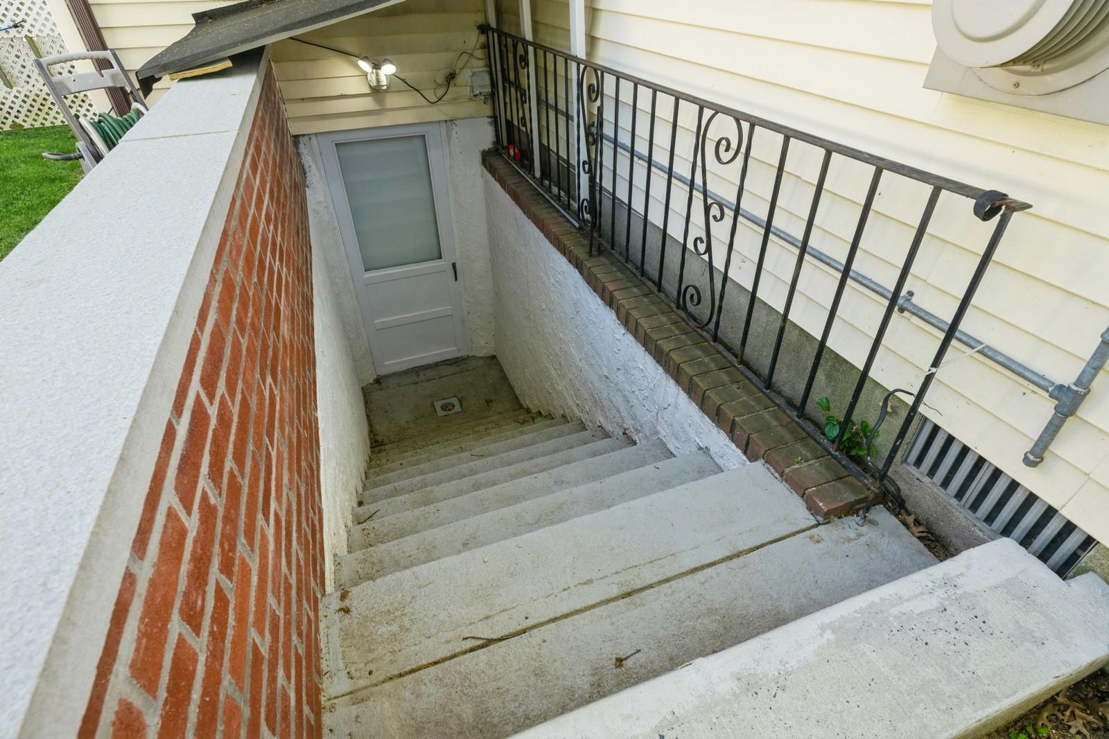 42 Webster Street, Floral Park, New York image 25