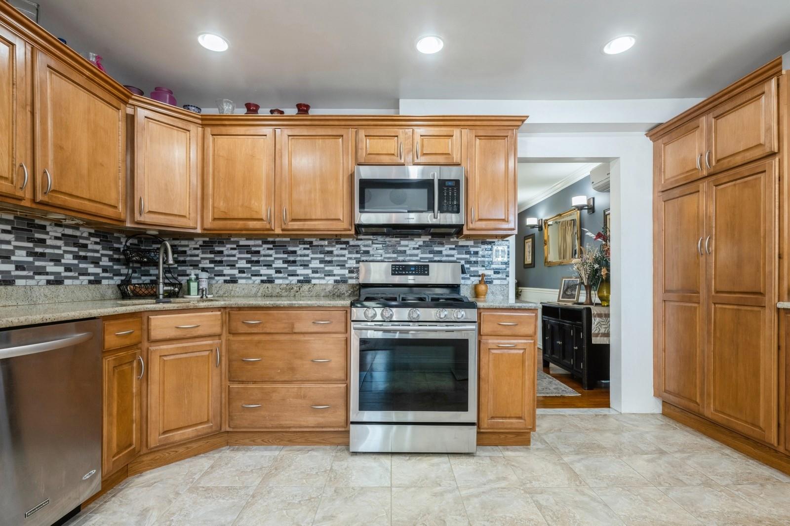 42 Webster Street, Floral Park, New York image 7