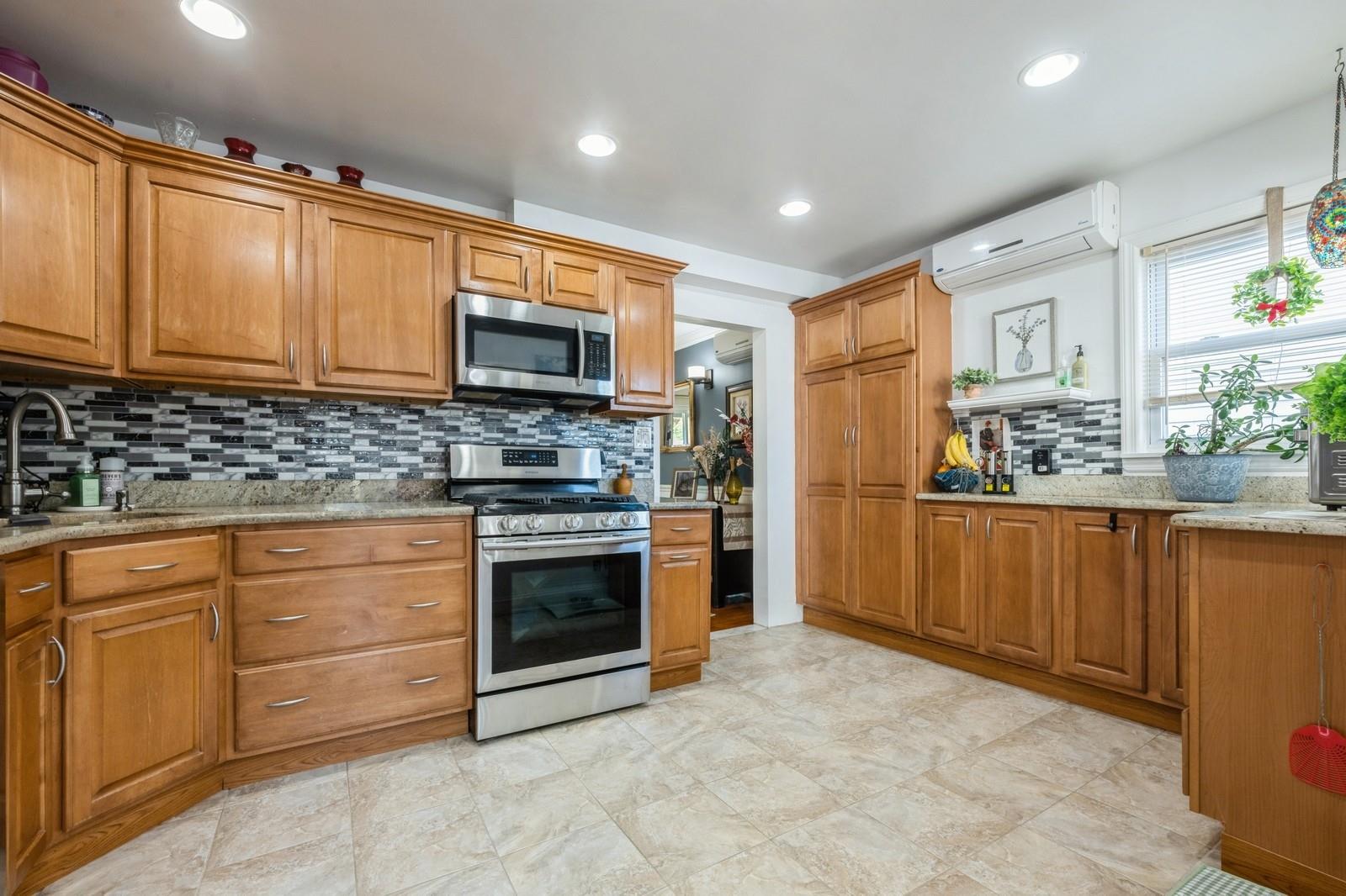 42 Webster Street, Floral Park, New York image 6