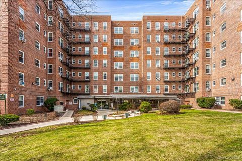 Homes For Sale - 8450 169th Street #306<br/> Jamaica, NY 11432