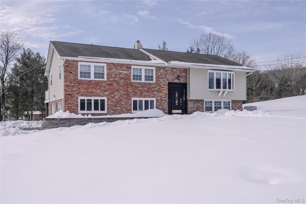 Photo of 410 Vineyard Avenue, Highland, NY 12528 (MLS # 965186)