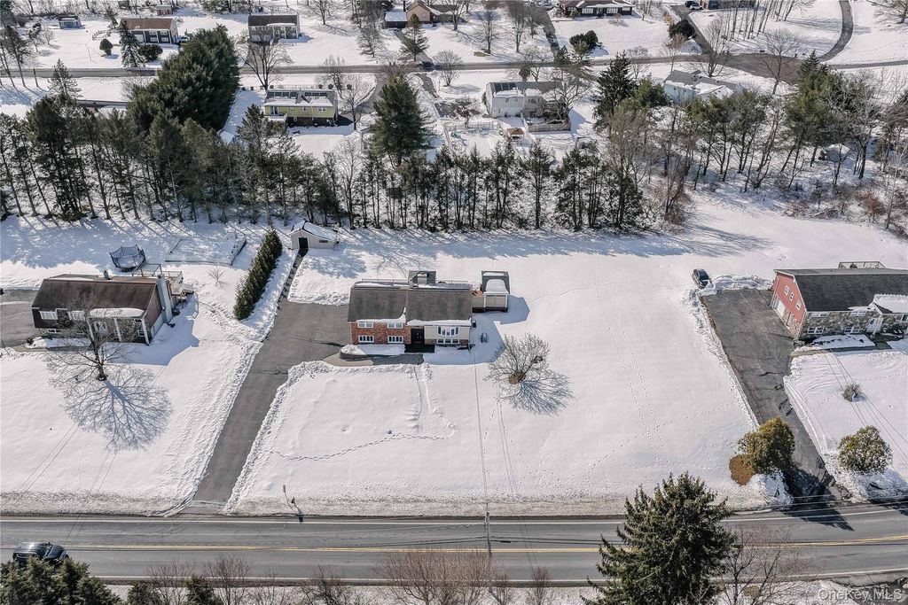 Photo of 410 Vineyard Avenue, Highland, NY 12528 (MLS # 965186)